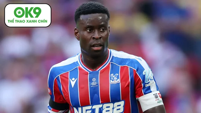 Guehi củng cố hàng thủ Man United, thay thế Maguire với kinh nghiệm Ngoại hạng Anh.