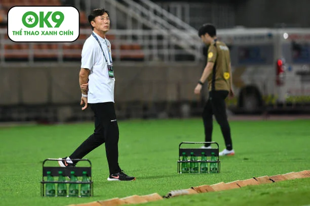 HLV Ha Hyeok-jun chia sẻ nỗi khổ tài chính bóng đá Lào sau trận thua Việt Nam.