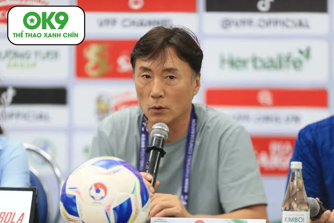 HLV Lào nhận định Việt Nam mạnh hơn Malaysia trong bóng đá Đông Nam Á.