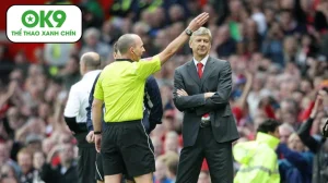 mike dean thua nhan arsene wenger la hlv kho lam v